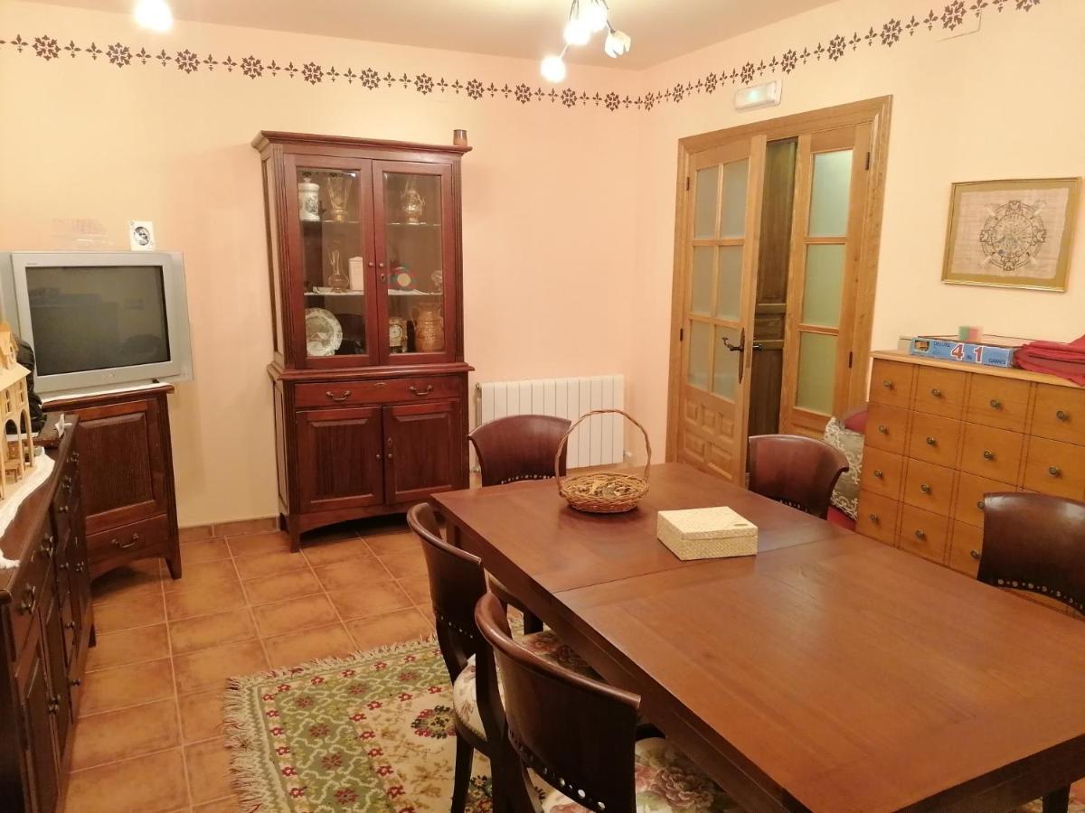 Apartamentos Turisticos Villa Y Corte Ampudia المظهر الخارجي الصورة