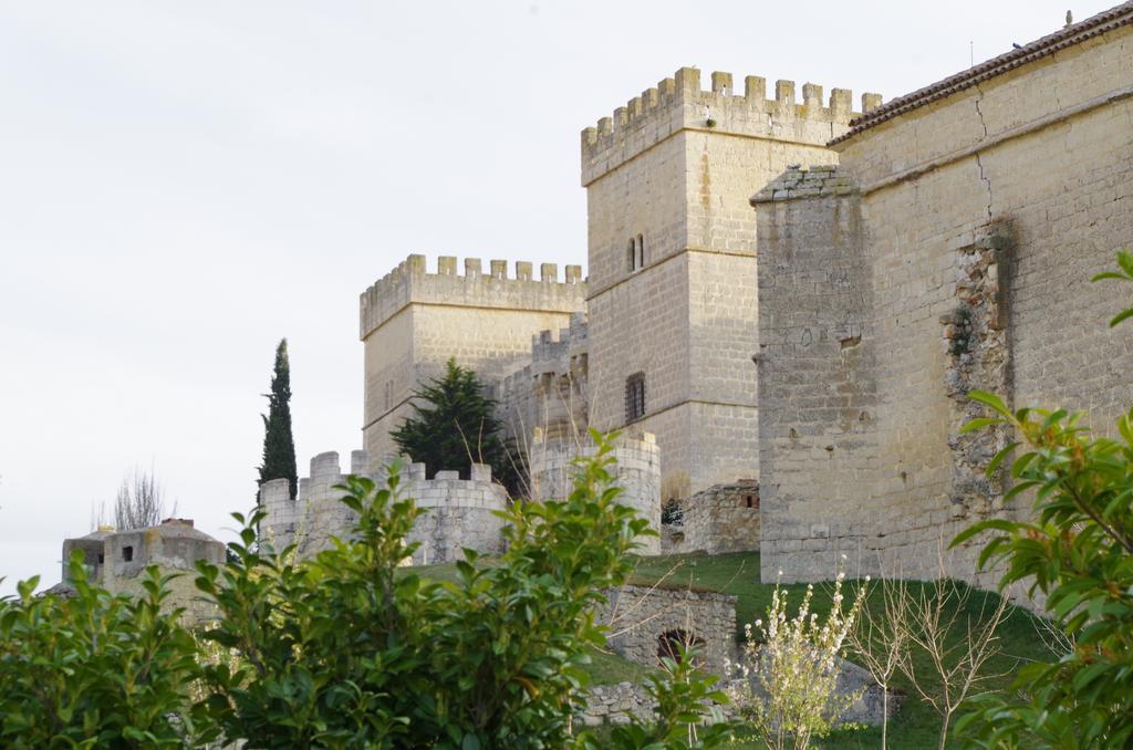 Apartamentos Turisticos Villa Y Corte Ampudia المظهر الخارجي الصورة