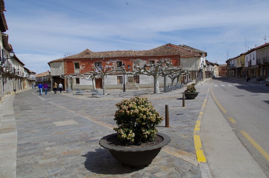 Apartamentos Turisticos Villa Y Corte Ampudia المظهر الخارجي الصورة