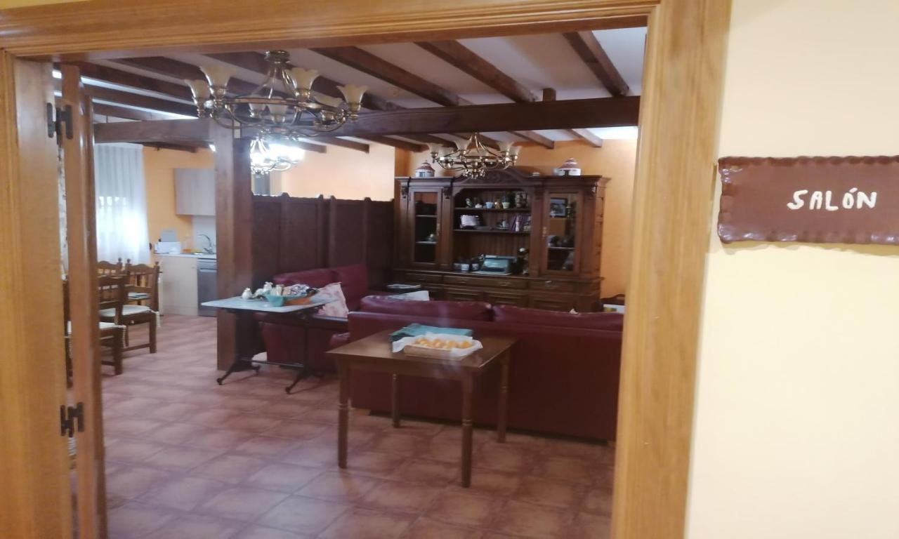 Apartamentos Turisticos Villa Y Corte Ampudia المظهر الخارجي الصورة