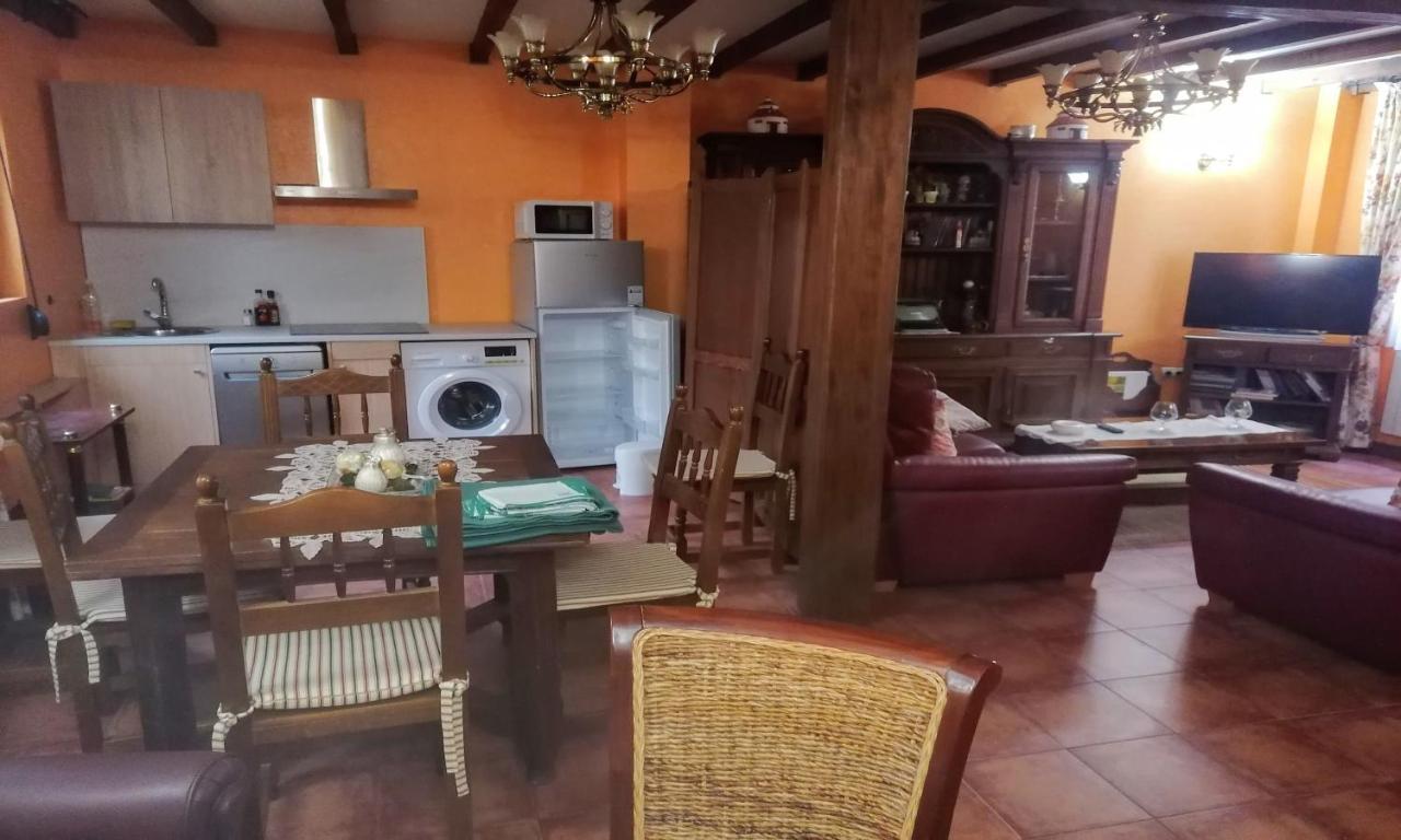 Apartamentos Turisticos Villa Y Corte Ampudia المظهر الخارجي الصورة