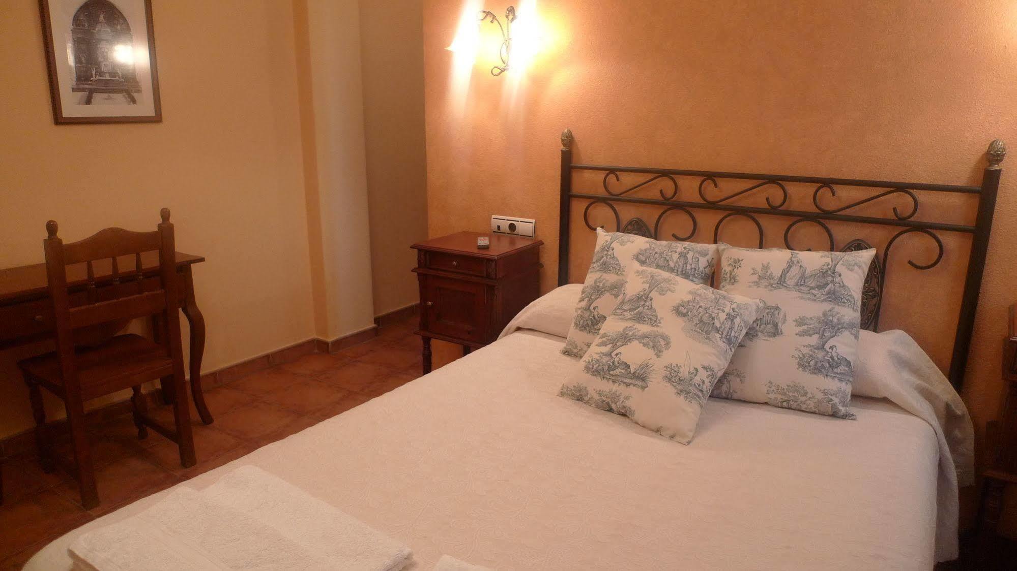 Apartamentos Turisticos Villa Y Corte Ampudia المظهر الخارجي الصورة