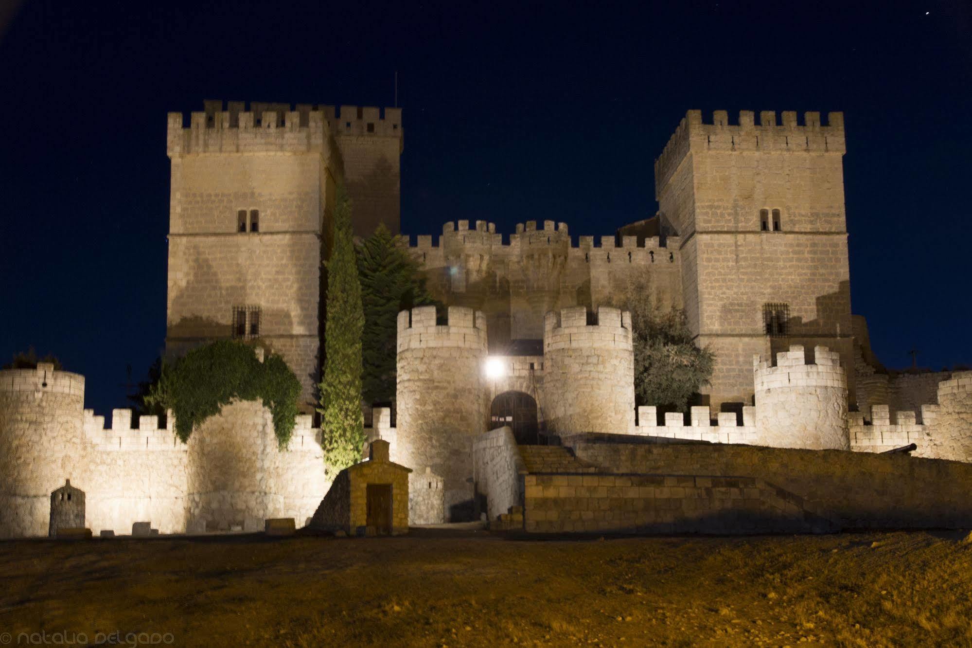 Apartamentos Turisticos Villa Y Corte Ampudia المظهر الخارجي الصورة