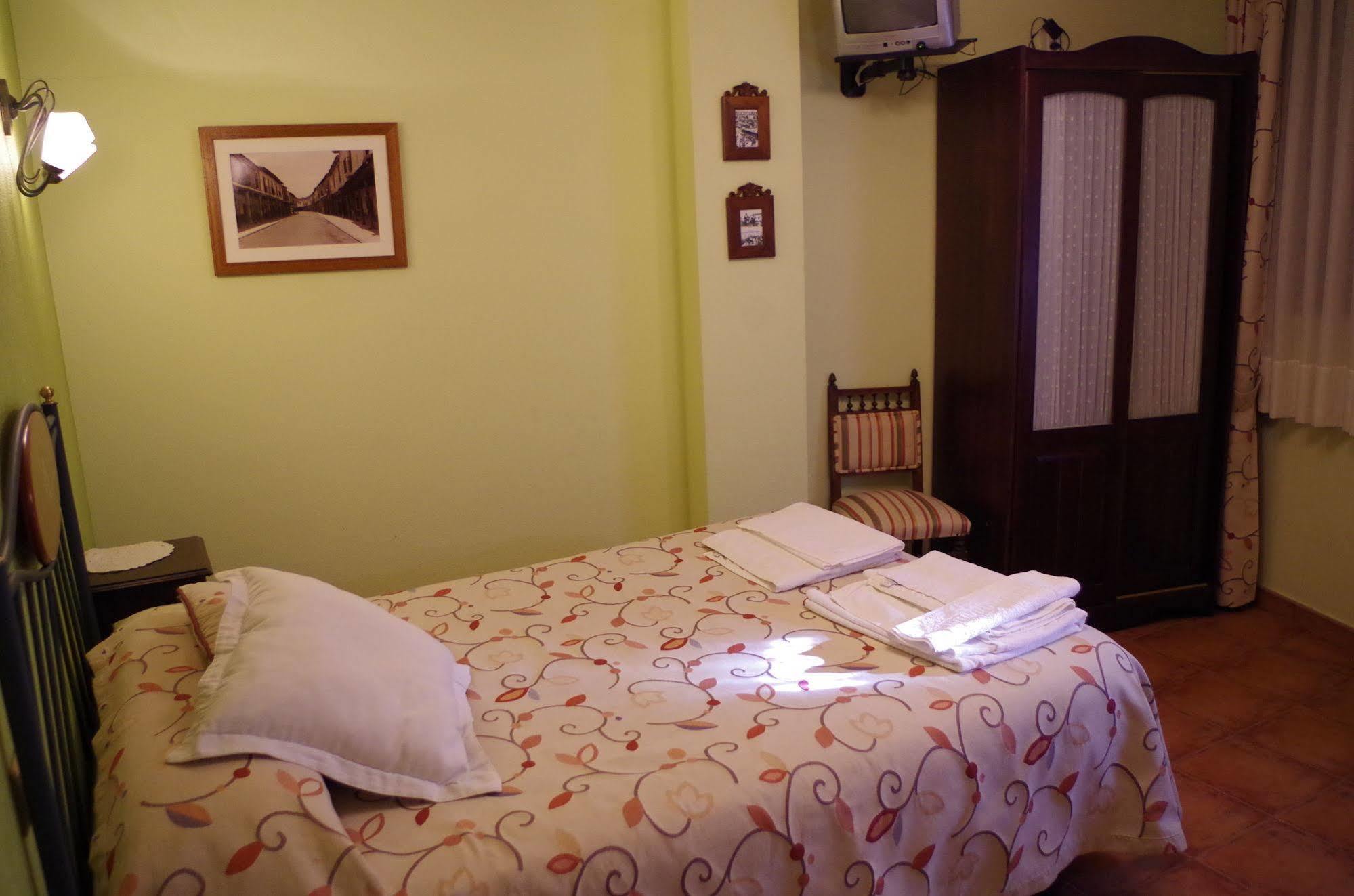 Apartamentos Turisticos Villa Y Corte Ampudia المظهر الخارجي الصورة